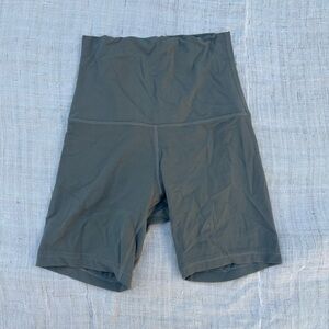 Lululemon Xs wunder train shorts